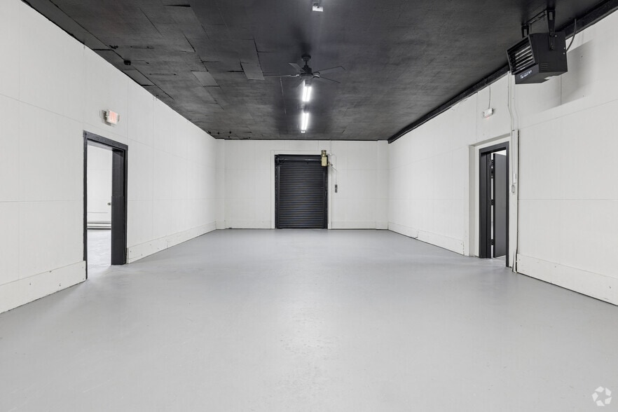 More Photos Of 2810 W Saratoga St, Baltimore Warehouse For Sale
