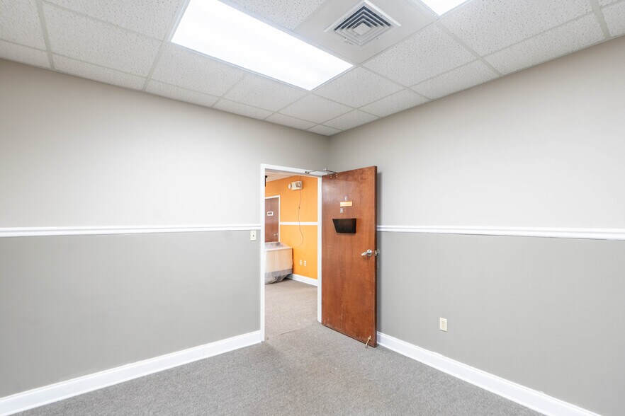 More Photos Of 819 Newman Dr, Helena Office For Sale