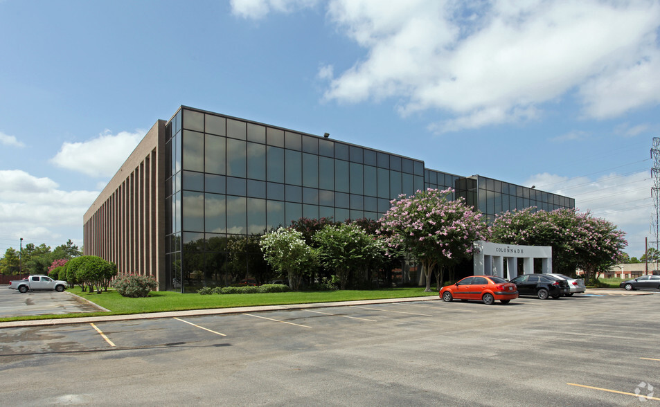 Primary Photo Of 11111 Richmond Ave, Houston Office For Lease