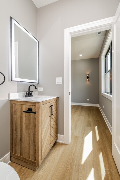 More Photos Of 3018 Polk st, Chicago Apartments For Sale