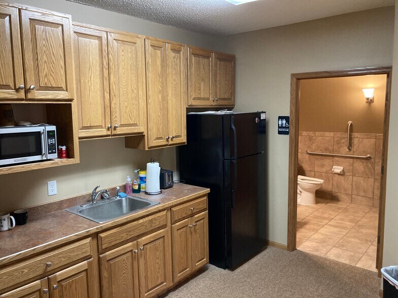 More Photos Of 7965 Stone Creek Dr, Chanhassen Office For Sale