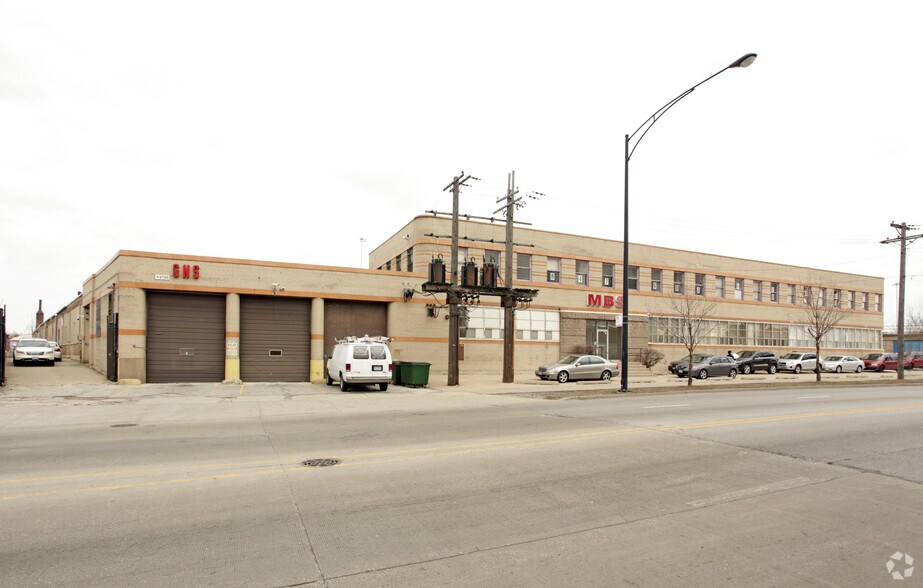 More Photos Of 4700-4720 W Montrose Ave, Chicago Manufacturing For Lease