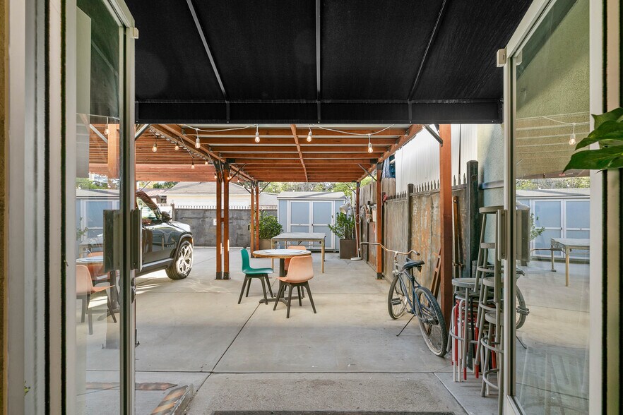 More Photos Of 10542 Burbank Blvd, North Hollywood Storefront Retail Office For Sale