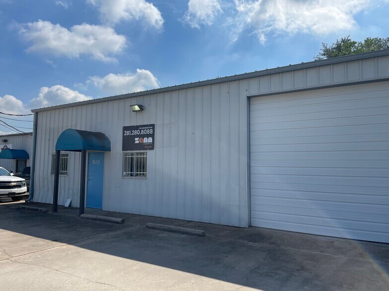 More Photos Of 1120-1132 County Road 129, Alvin Warehouse For Sale