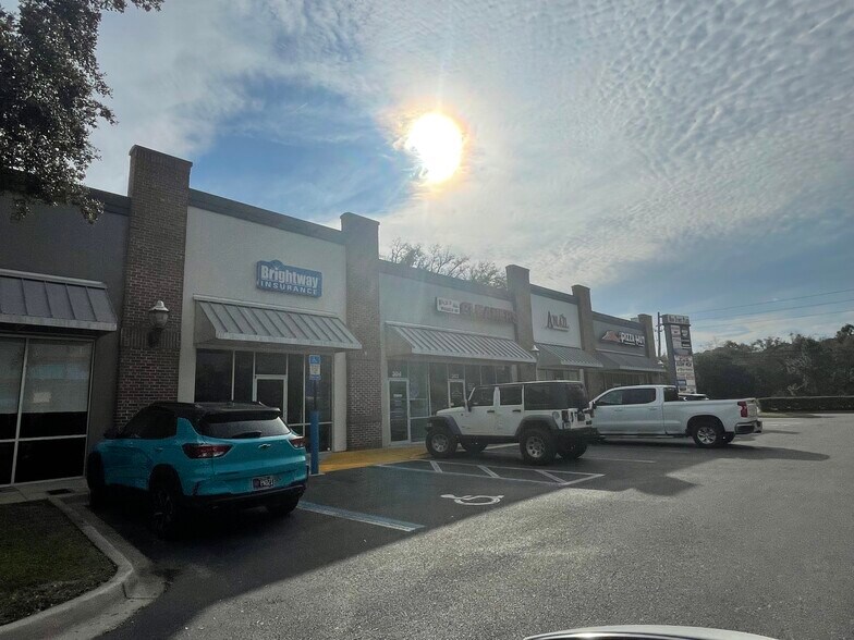 More Photos Of 12961 N Main St, Jacksonville Unknown For Lease