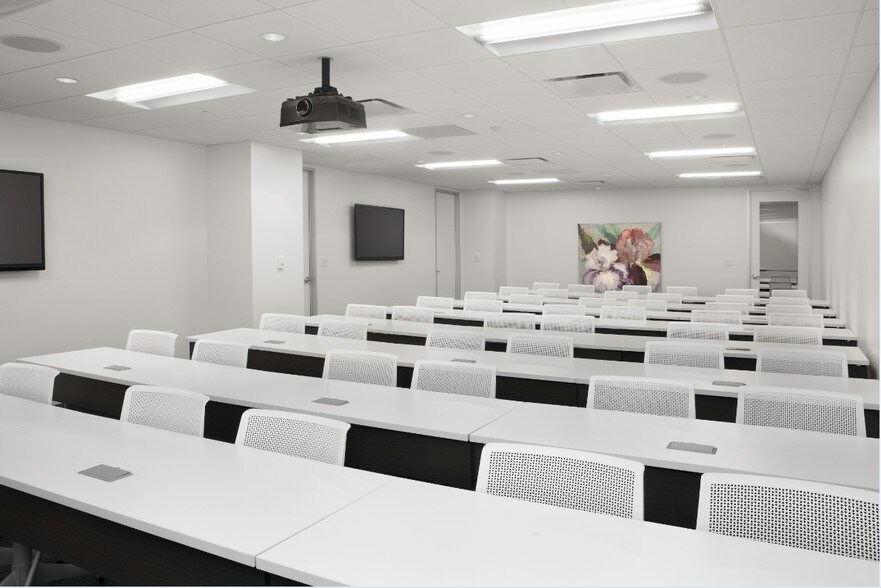 More Photos Of 2101 L St NW, Washington Office For Lease