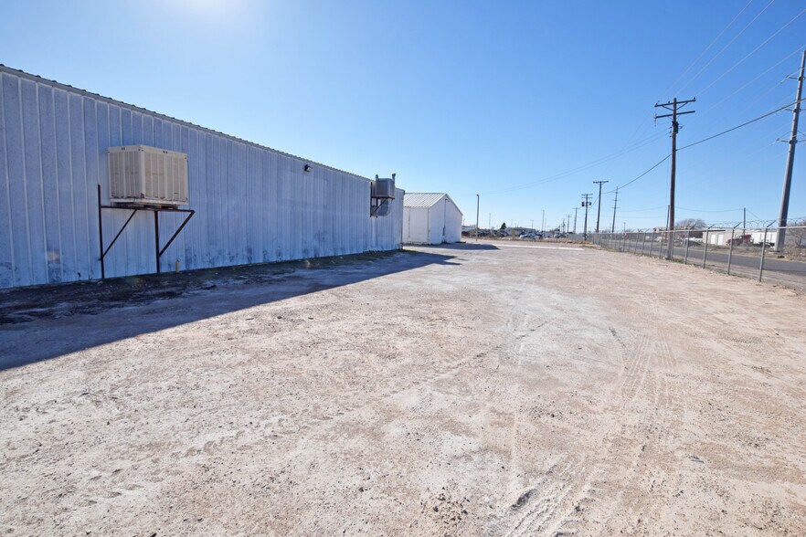 More Photos Of 302 Industrial Ave, Odessa Warehouse For Sale