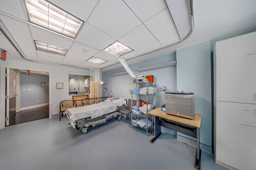 More Photos Of 1693 SW 27th Ave, Miami Office For Sale