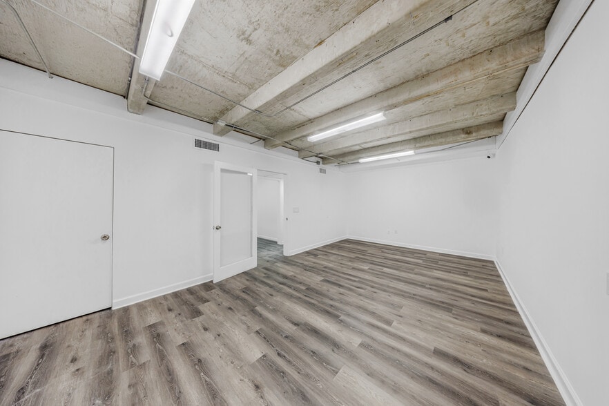 More Photos Of 7550 W 2nd Ct, Hialeah Warehouse For Lease