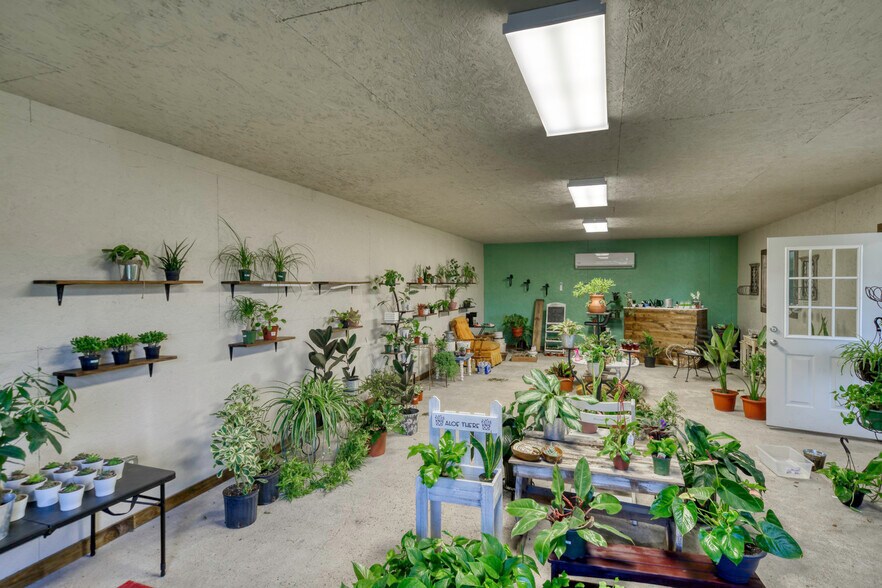 More Photos Of 710 S May St, Madisonville General Retail For Sale