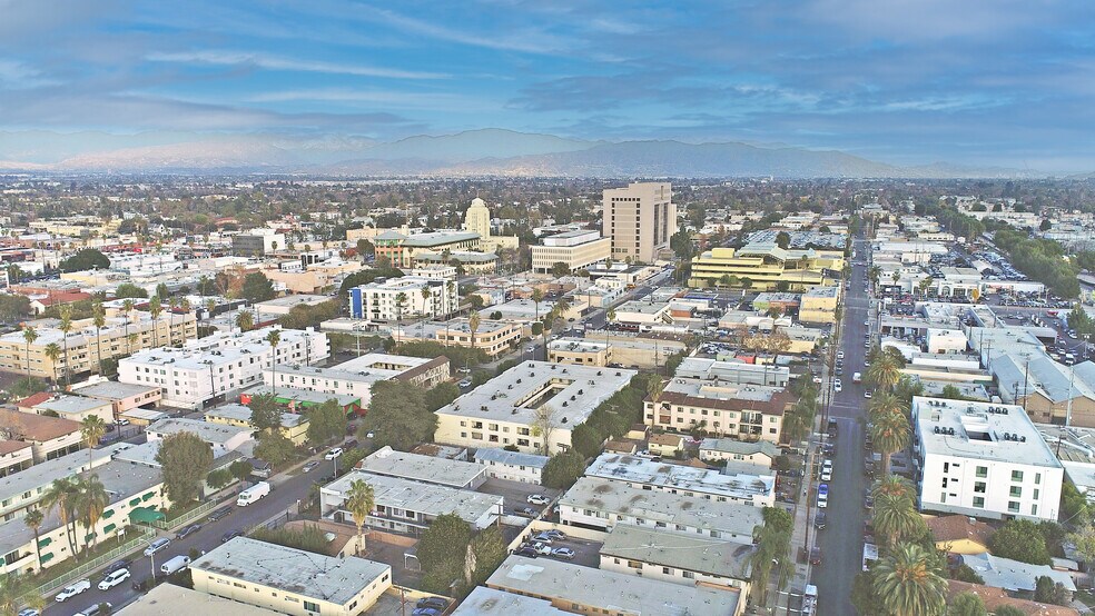 More Photos Of 14623 Calvert St, Van Nuys Apartments For Sale