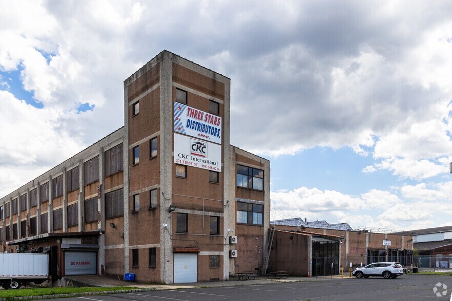 More Photos Of 7 Slater Dr, Elizabeth Warehouse For Lease