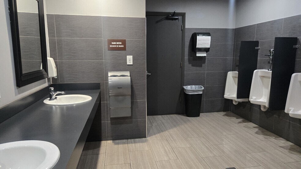 More Photos Of 8370 W Flagler St, Miami Medical For Sale