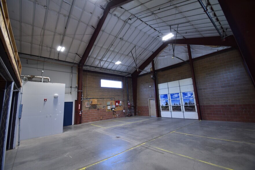 More Photos Of 150 SW Scalehouse Loop, Bend Light Manufacturing For Lease