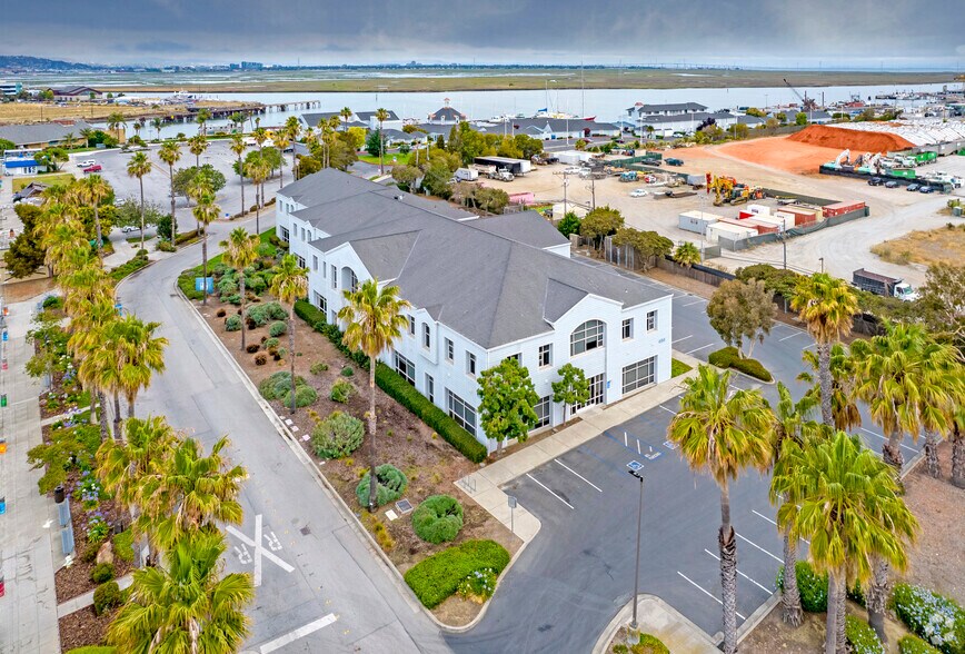Primary Photo Of 400 Seaport Ct, Redwood City Medical For Lease