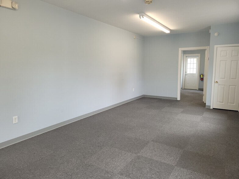 More Photos Of 312-320 Oxford Rd, Oxford Office Residential For Lease