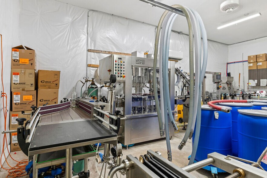 More Photos Of 877 State Fair Blvd, Solvay Storefront For Sale