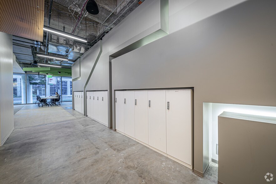 More Photos Of 2101 CityWest Blvd, Houston Office For Lease