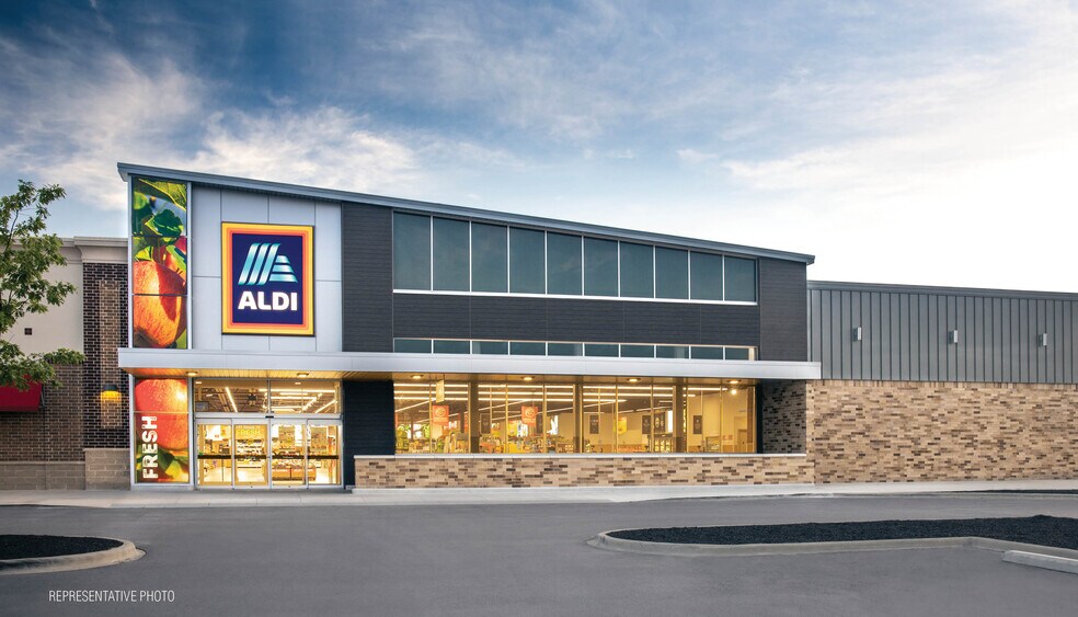 Primary Photo Of 805 Pennell Ln, Dyersburg Freestanding For Sale