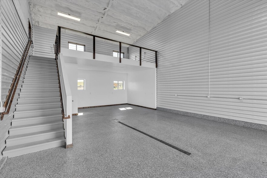 More Photos Of 453 Commerce St, Hayden Office For Sale