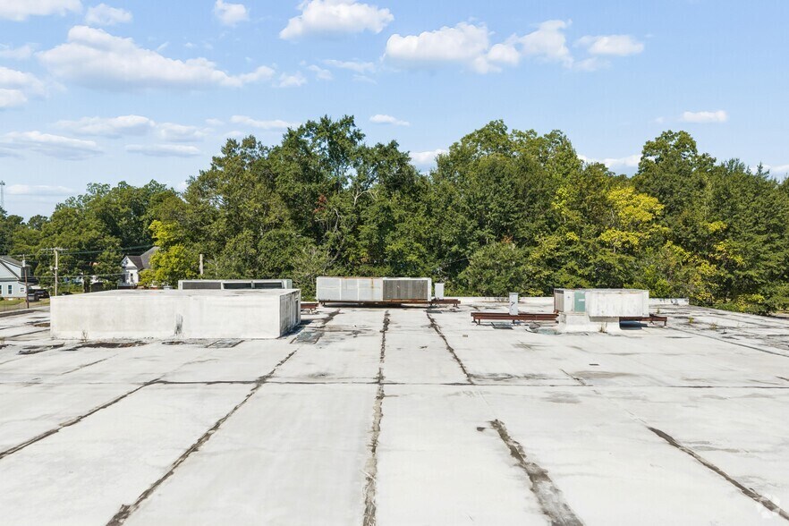 More Photos Of 300 N Newton Ave, Newton Manufacturing For Sale