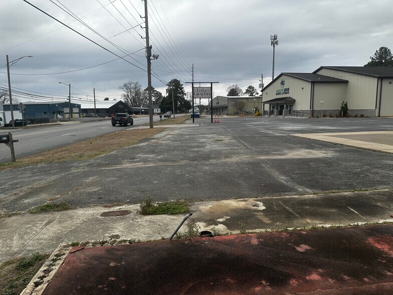 More Photos Of 852 W 5th St, Washington Storefront Retail Office For Sale