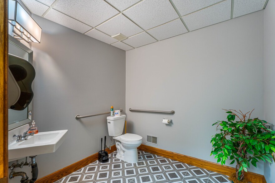 More Photos Of 6490 Main St, Buffalo Medical For Lease