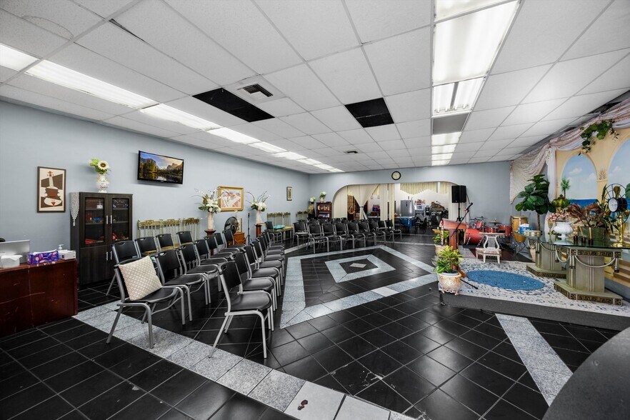 More Photos Of 9201 California Ave, South Gate Auto Repair For Sale