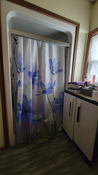 More Photos Of 522 Main St, Rockwood Specialty For Sale