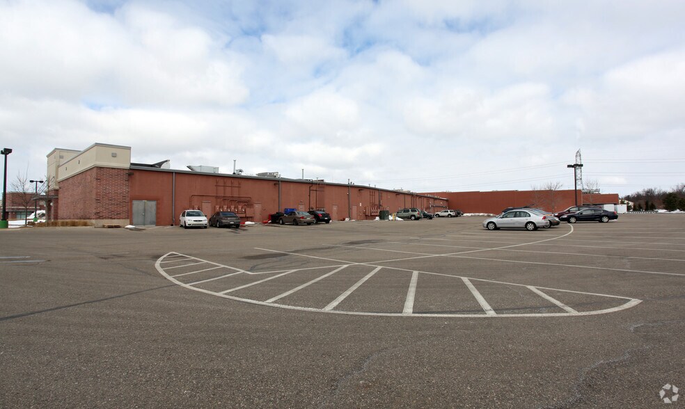 More Photos Of 5860-5990 Sashabaw Rd, Independence Township Unknown For Lease