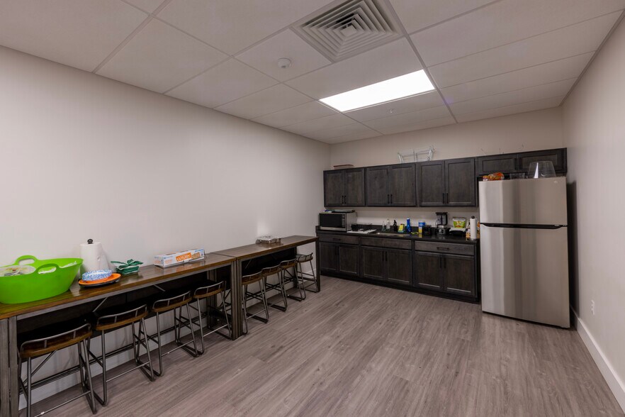 More Photos Of 3715 Drane Field Rd, Lakeland Office For Sale