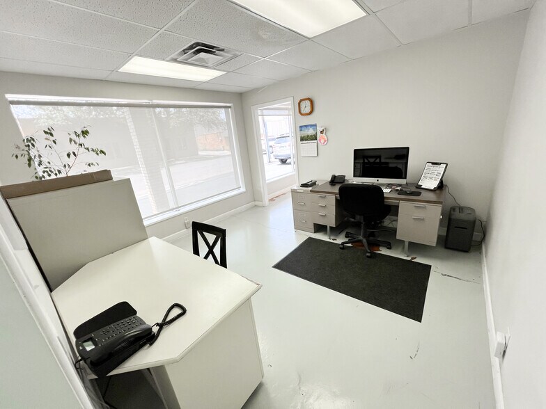 More Photos Of 311 E Illinois Ave, Midland Office For Sale