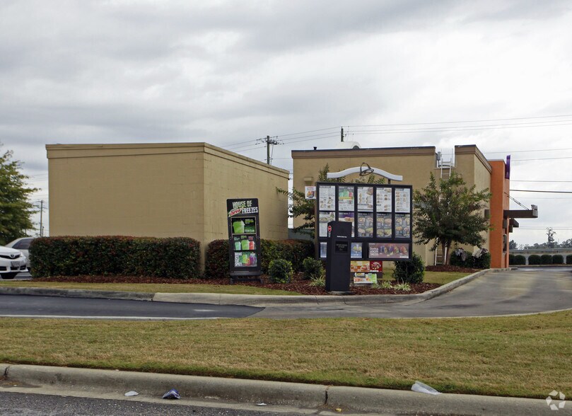 More Photos Of 121 Super Center Dr, Calera Fast Food For Lease