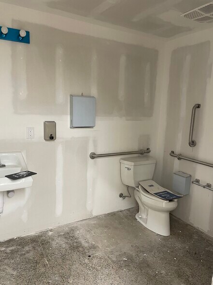 More Photos Of 419 Union St, Nashville Storefront For Lease