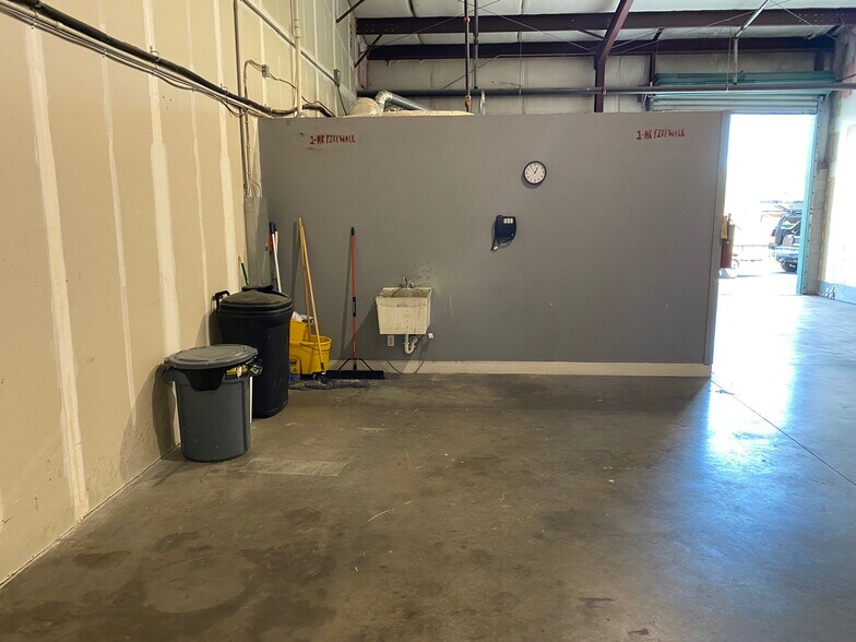 More Photos Of 6973 Highway Ave, Jacksonville Warehouse For Sale