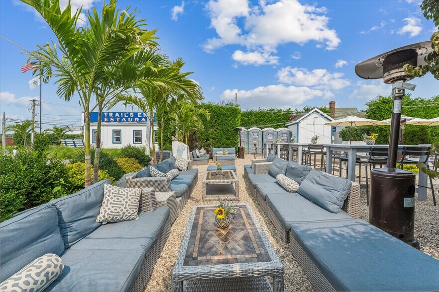 More Photos Of 63 S Euclid Ave, Montauk Restaurant For Sale