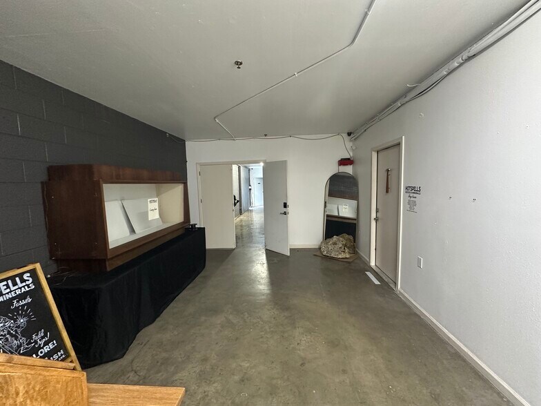 More Photos Of 3014-3018 N Coolidge Ave, Los Angeles Warehouse For Lease