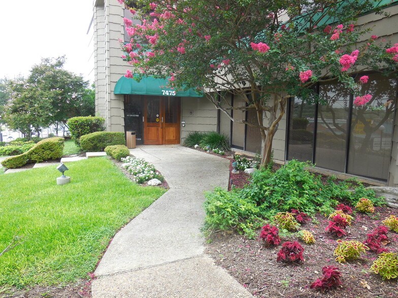 More Photos Of 7475 Callaghan Rd, San Antonio Office For Sale