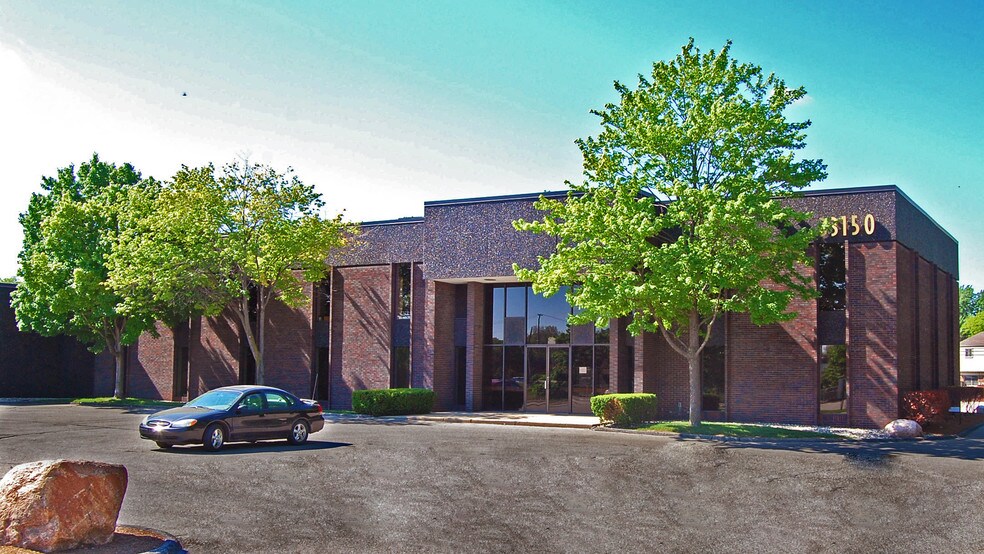 More Photos Of 33150 Schoolcraft Rd, Livonia Unknown For Lease