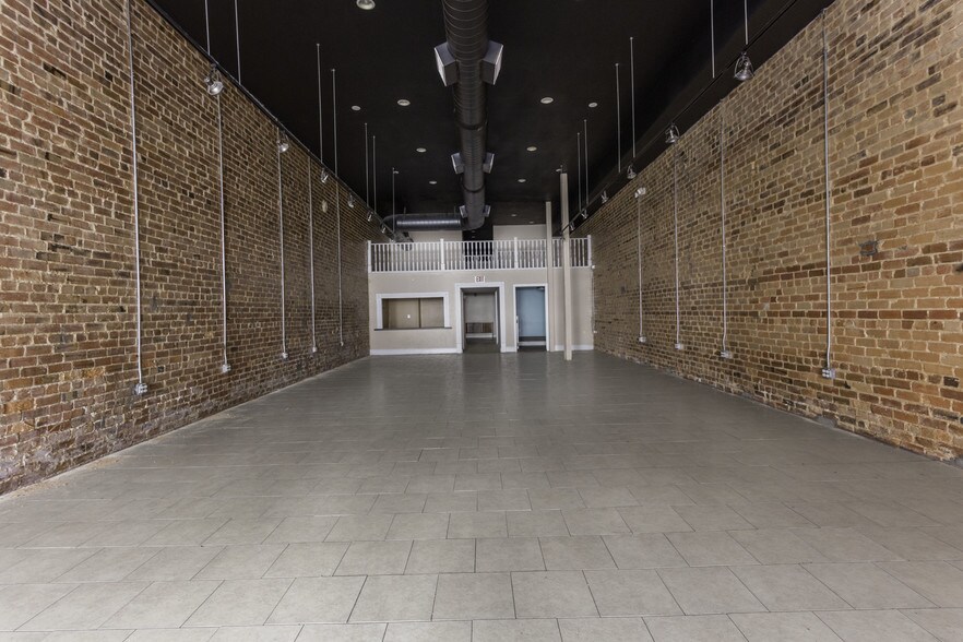 More Photos Of 102 S Main St, Wetumpka Storefront Retail Residential For Sale