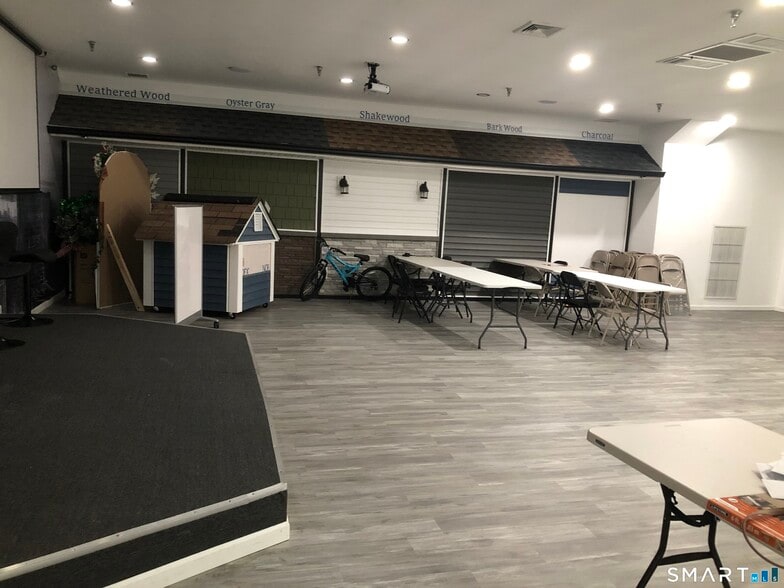 More Photos Of 400 Chapel Rd, South Windsor Flex For Sale