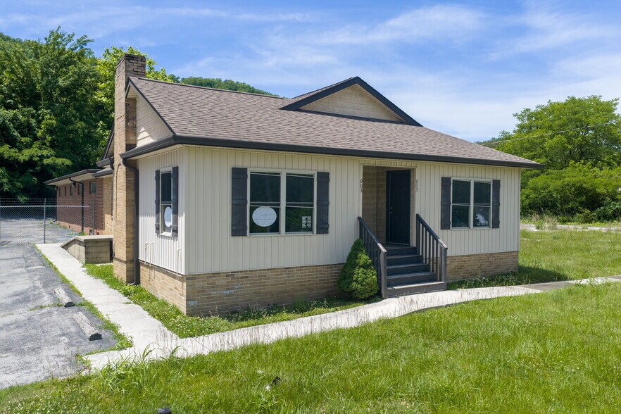 More Photos Of 901 S Main St, Rocky Top Office For Lease