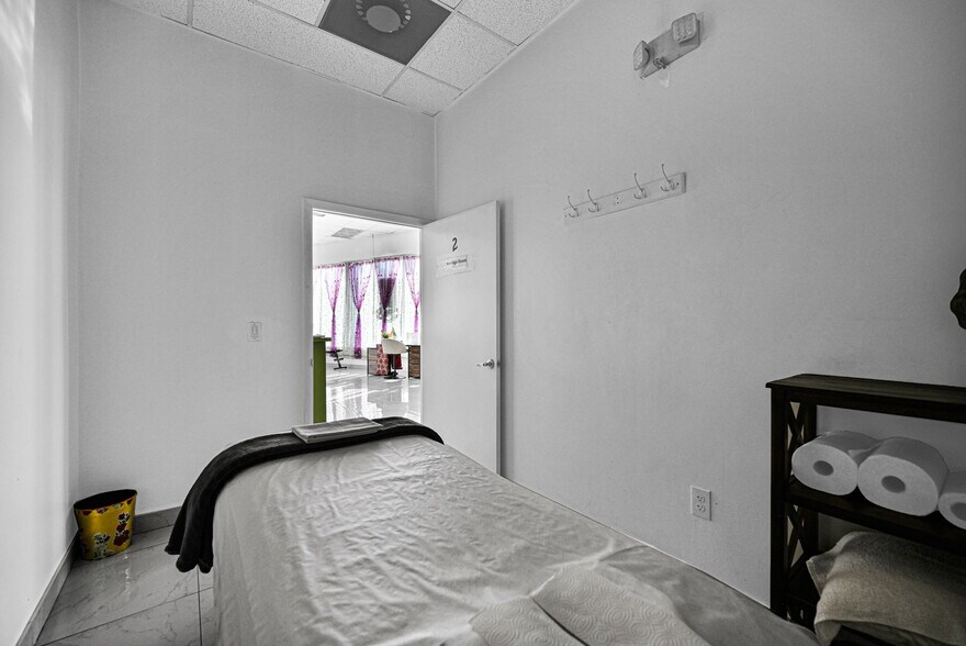 More Photos Of 2301 Wilton Dr, Wilton Manors Apartments For Sale