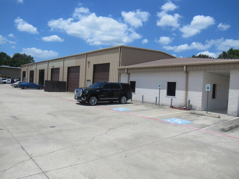 Primary Photo Of 26455 Hanna Rd, Conroe Warehouse For Lease