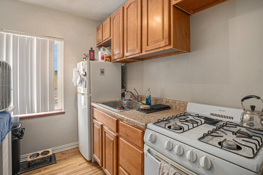 More Photos Of 5218-5220 W 25th Ave, Edgewater Apartments For Sale