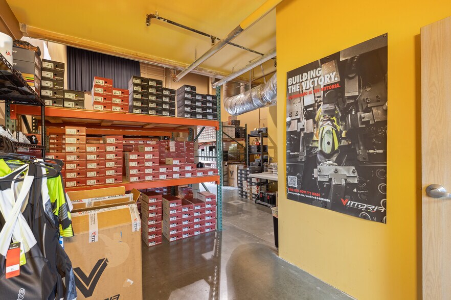 More Photos Of 28522-28528 Constellation Rd, Valencia Warehouse For Lease
