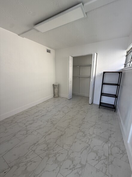 More Photos Of 10932 Katy Fwy, Houston Office For Lease