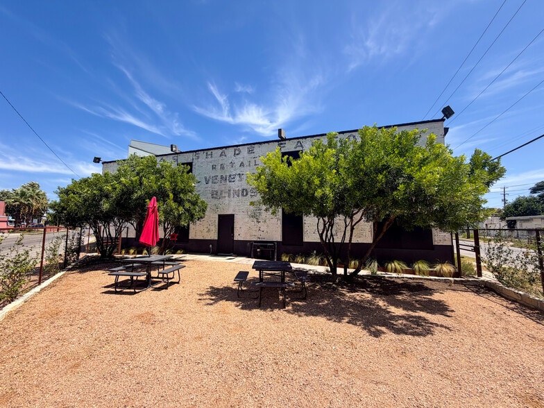 More Photos Of 915 Dallas St, San Antonio Flex For Lease
