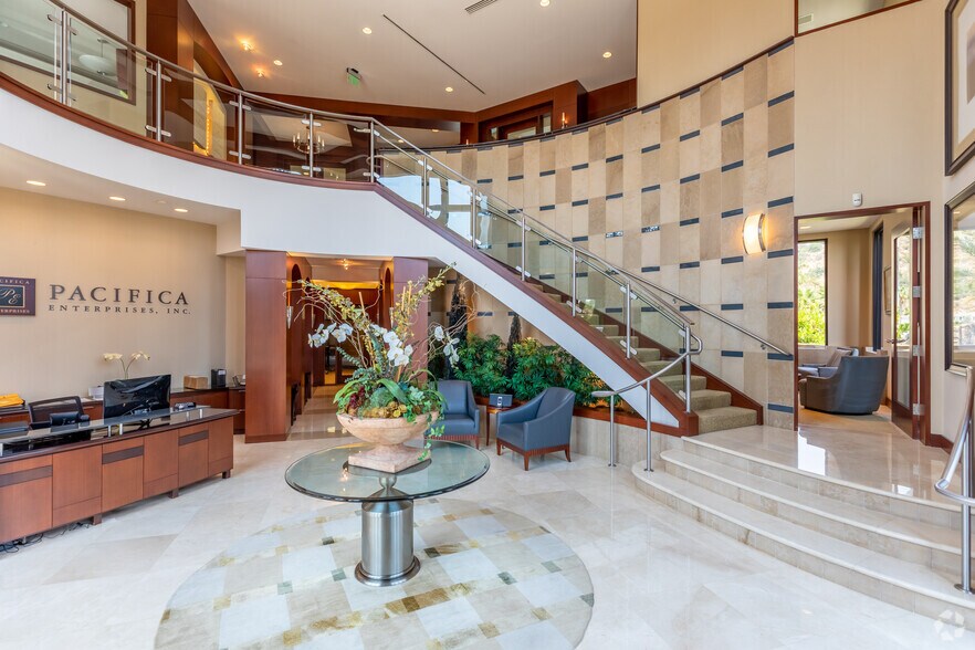 More Photos Of 5505 Cancha De Golf, Rancho Santa Fe Office For Lease