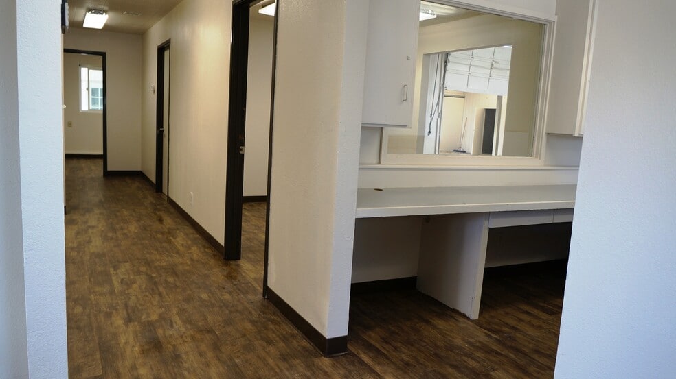 More Photos Of 45 Foley St, Santa Rosa Light Distribution For Lease